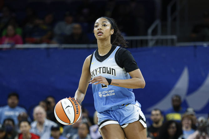 "All 9 people clapped": WNBA fans react to Angel Reese attempting to get the crowd chanting with empty seats in background