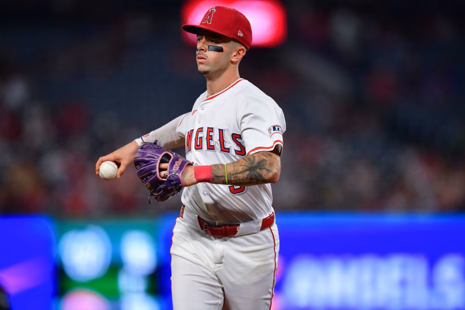 "Get this guy on the Savanah Bananas" - Fans in disbelief as Zach Neto makes impossible juggling catch that has everyone talking