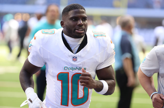 "Trade before deadline is inevitable": Mike Florio doubles down Tyreek Hill's Dolphins exit despite Adam Schefter's report