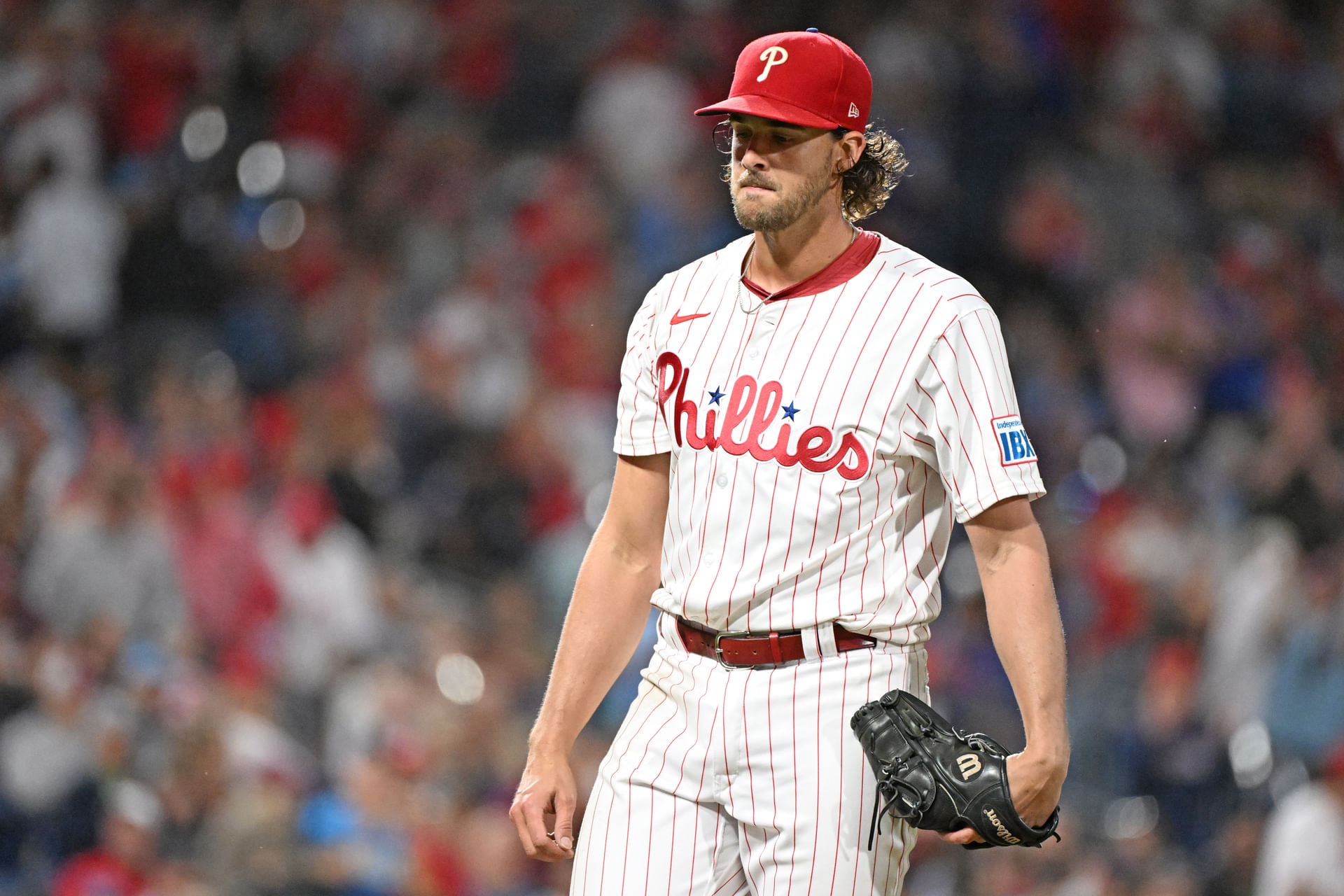 "Who let the Mets offense in the Phillies clubhouse?" - Fans erupt after Aaron Nola’s postgame interview gets hilariously interrupted by loud fart