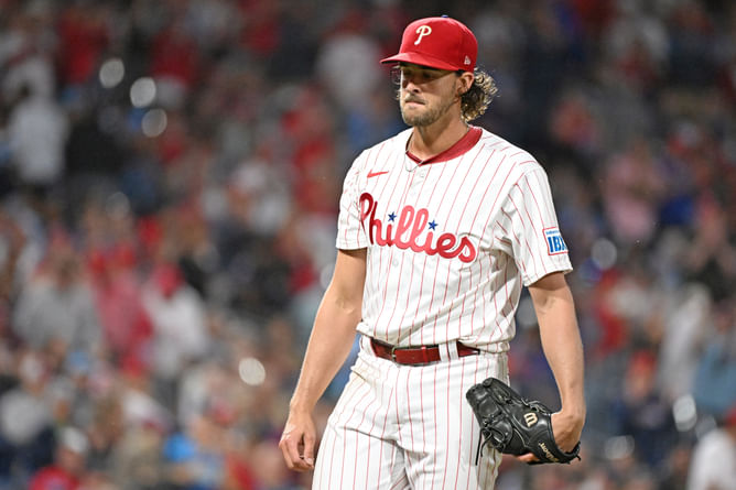 "Who let the Mets offense in the Phillies clubhouse?" - Fans erupt after Aaron Nola’s postgame interview gets hilariously interrupted by loud fart