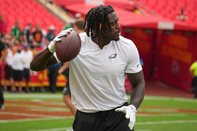 A.J. Brown ignites trade rumors with cryptic post after quiet 2-catch game in Eagles' 31-25 win over Bucs