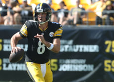 "Steelers got him doing pregame darkness retreat": NFL fans troll Arron Rodgers going "incognito mode" with outfit for Week 3 clash vs. Patriots