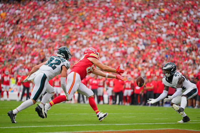 "Travis Kelce is killing the Chiefs": NFL insider serves harsh reality check on 35 y/o TE's diminished returns after disasterclass vs. Eagles