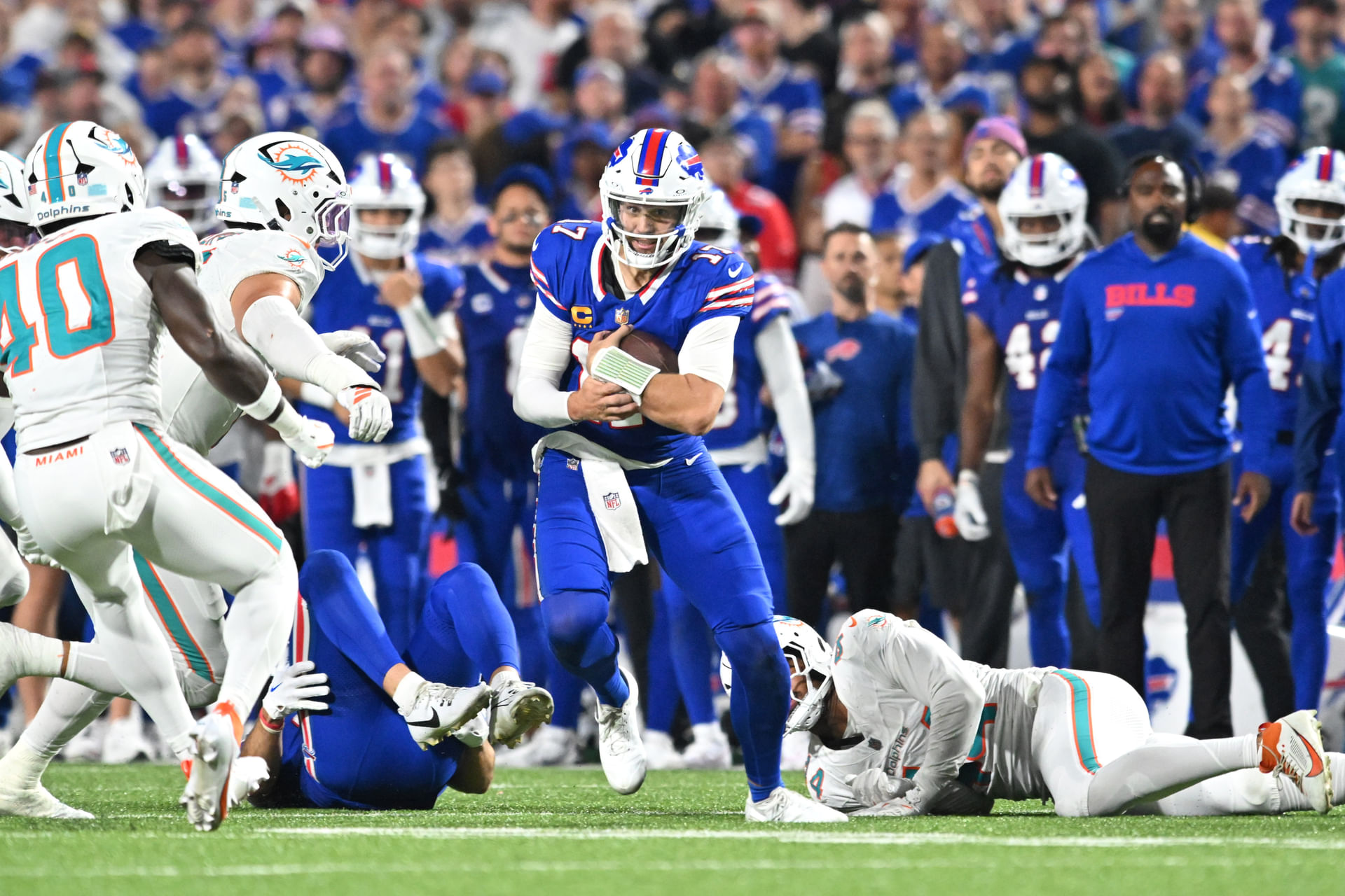 NFL: Miami Dolphins at Buffalo Bills - Source: Imagn