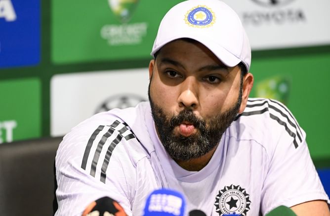 Rohit Sharma spotted at Dhirubhai Ambani Hospital; bodyguard calls for removal of paparazzi [Watch]