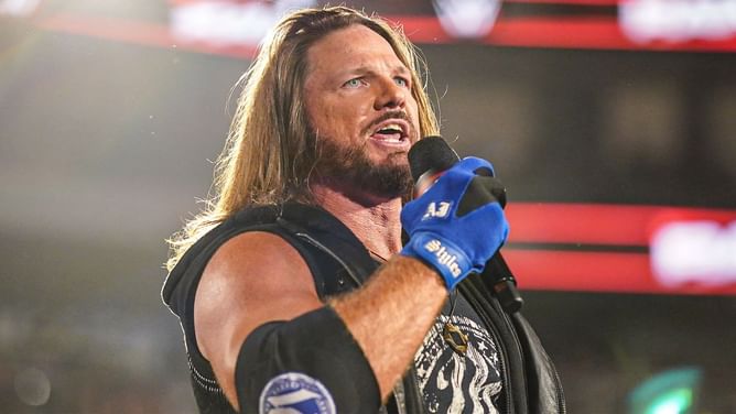AJ Styles praises two female WWE RAW stars