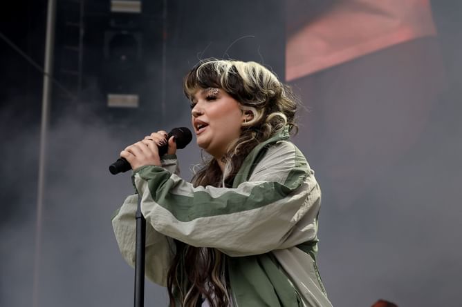 What health condition does Lola Young have? Singer provides update after collapsing onstage during NYC music festival performance