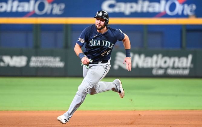 "Catch me if you can" - Cal Raleigh’s partner Hannah melts hearts with sweet reaction to Mariners slugger's 56th HR tying Ken Griffey Jr.
