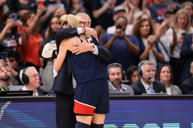 Paige Bueckers’ personal text message gives away her true feelings for Geno Auriemma