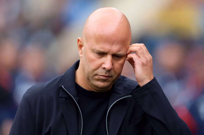 "Might as well not play him" - Pundit calls out Arne Slot for 'weakening' Liverpool by using star in unnatural position