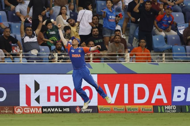 Abhishek Sharma takes a superb catch to break 72-run partnership in IND vs PAK Asia Cup 2025 Super 4 clash [Watch]
