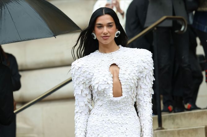 "OMG THIS SH*T IS SO UGLY": Internet reacts after Dua Lipa posts video with iPhone 17 Pro hours after Apple's viral launch event