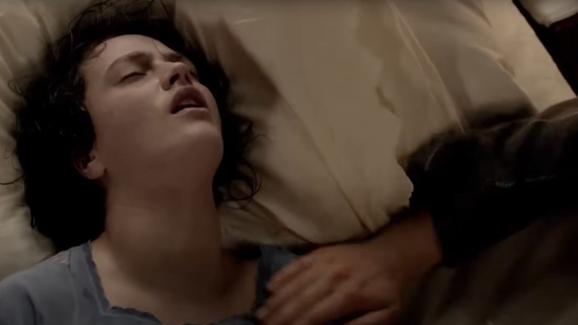 Sybil dies after childbirth (Image via YouTube/Downton Abbey)