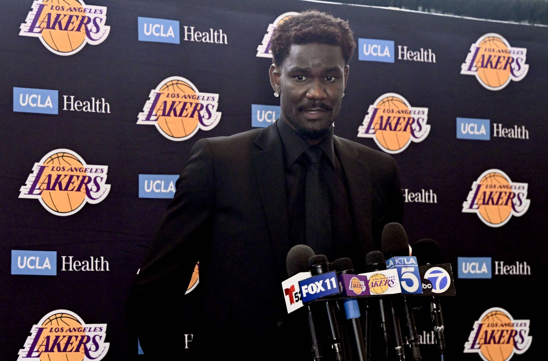 Los Angeles Lakers announce newly signed free agents Deandre Ayton. - Source: Getty