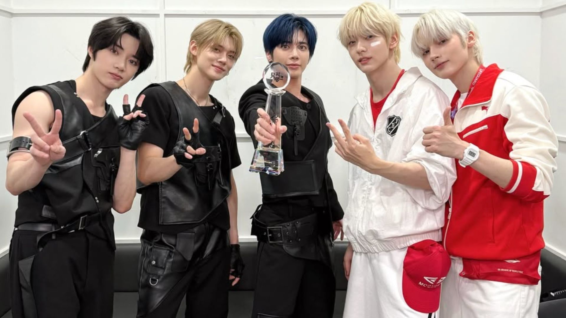 T X T members (Image via Instagram/@t x t_bighit)