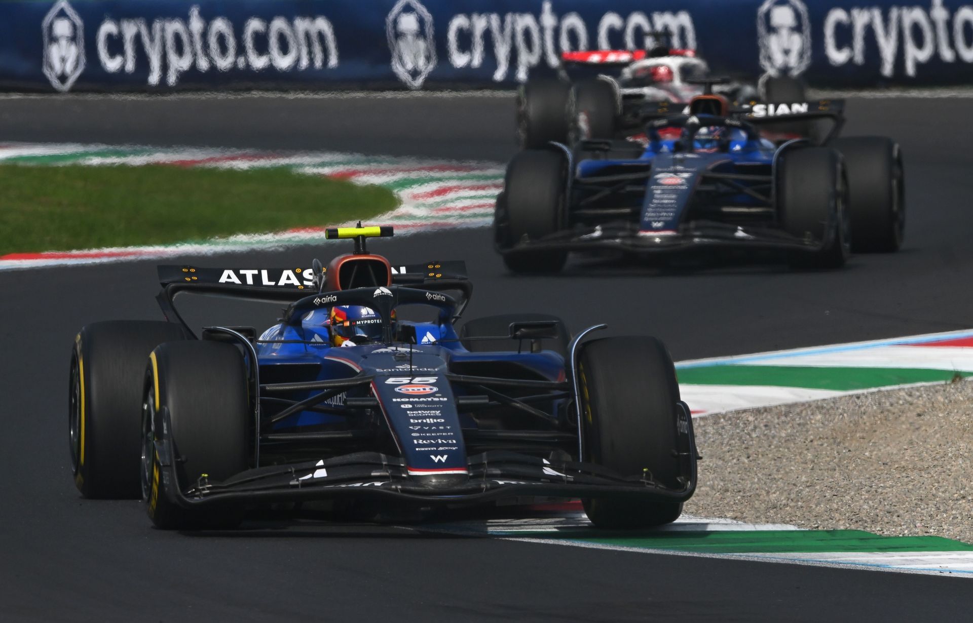 Carlos Sainz leads teammate Alex Albon during the F1 Grand Prix of Italy at Autodromo Nazionale Monza - Source: Getty Images