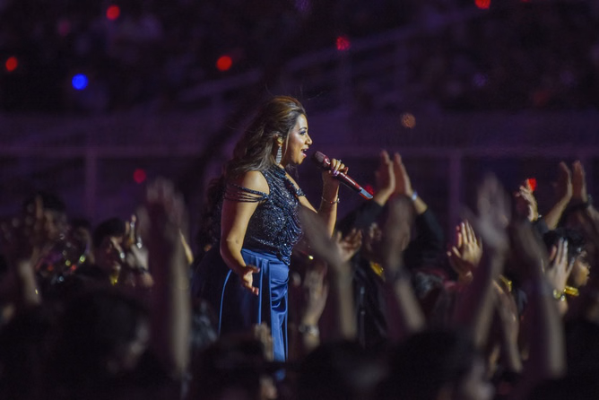 "Aap Mumbai aa rahe ho" - India star's hilarious quip as Shreya Ghoshal recites song ahead of IND-W vs SL-W Women's World Cup 2025 opener [Watch]