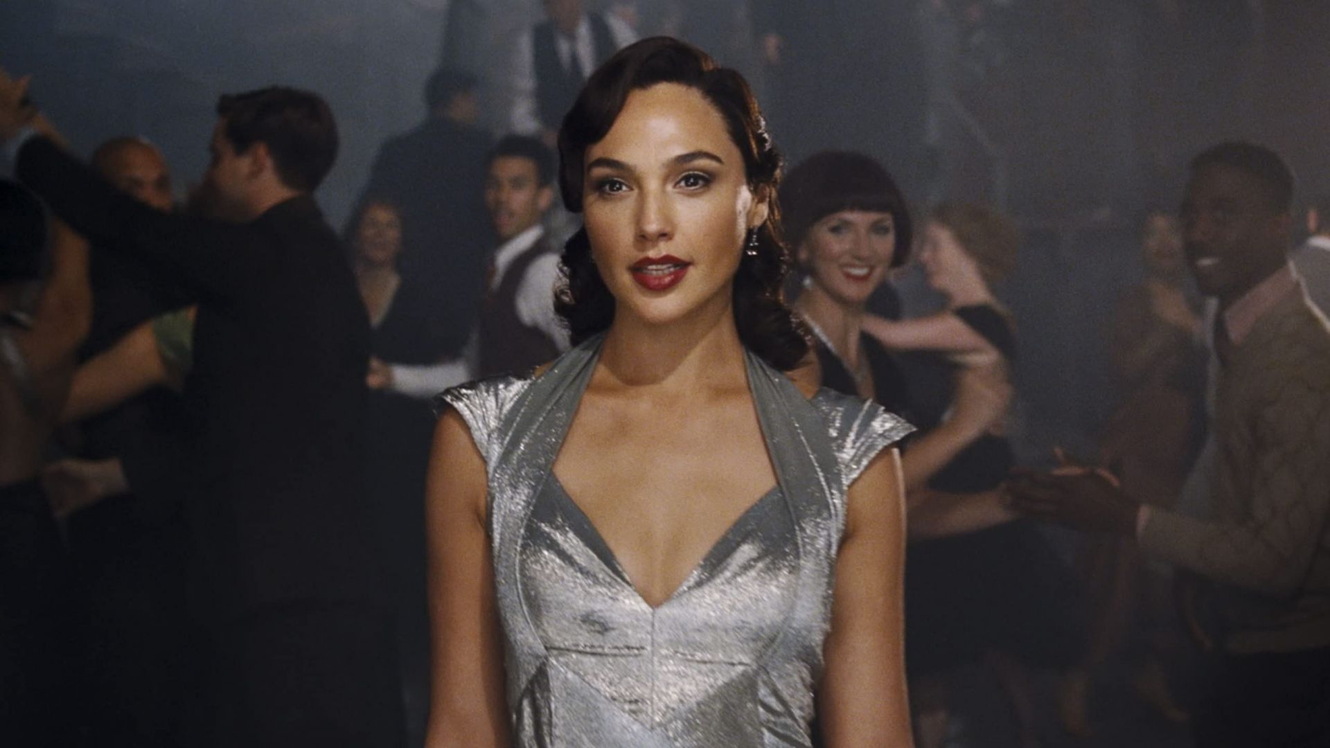 A still from Death on the Nile (Image via Hulu)