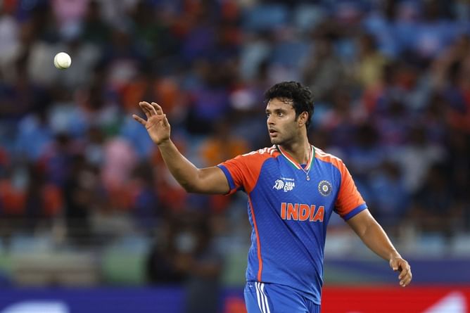 "The earlier captains weren't using him" - Virender Sehwag lauds Shivam Dube's spell in IND vs PAK Asia Cup 2025 Super 4 clash