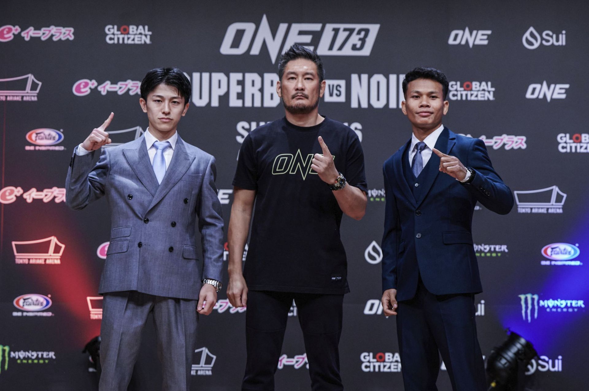 Numsurin (R) vs Nadaka (L) | Photo credit: ONE Championship