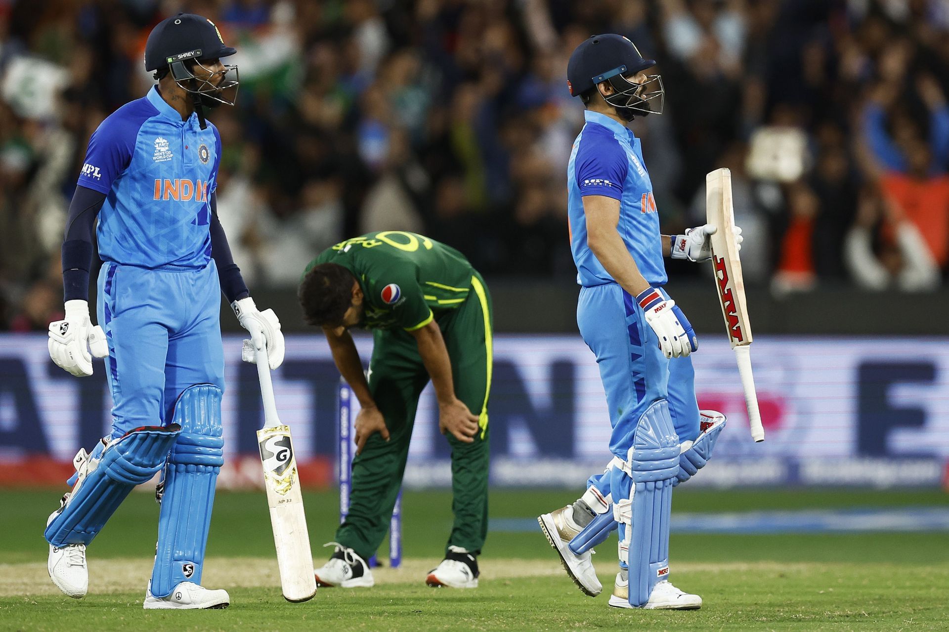 Hardik Pandya (left) and Virat Kohli stitched together a match-defining partnership against Pakistan in the 2022 T20 World Cup. [P/C: Getty]