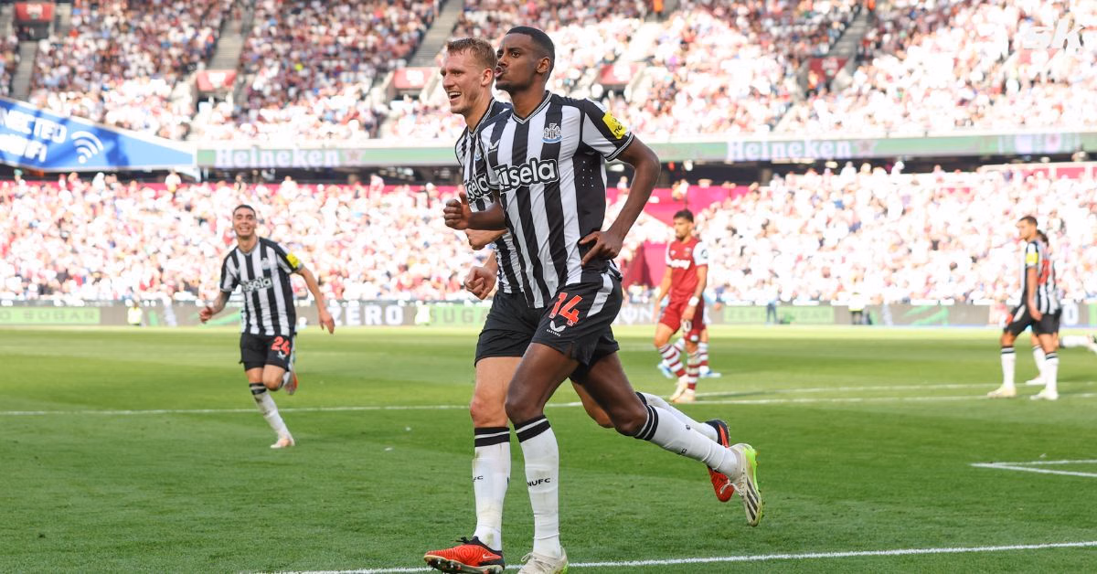 Dan Burn reveals Newcastle squad's reaction to Alexander Isak's summer move to Liverpool amid animosity from club's supporters