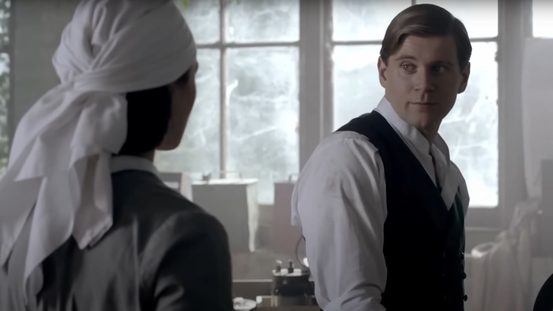 Tom waits for Sybil (Image via YouTube/Downton Abbey)