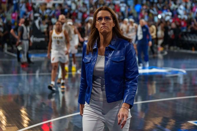 "Not progressing as quickly as we hoped": Stephanie White shares heartbreaking update on $197,100 Fever star amid WNBA playoffs