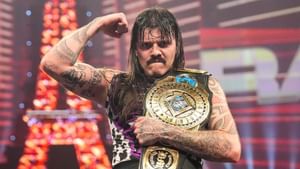 16-time champion breaks character to praise Dominik Mysterio