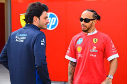 "Not my business": Carlos Sainz addresses awkward Lewis Hamilton question after Baku podium with Williams