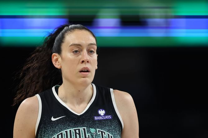 Breanna Stewart Injury: Liberty make massive decision on superstar forward ahead of Game 2 showdown against Mercury