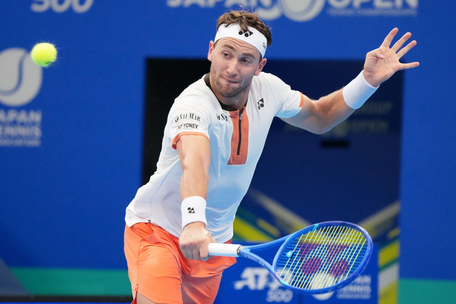 Casper Ruud returns a ball in Beijing | Image Source: Getty