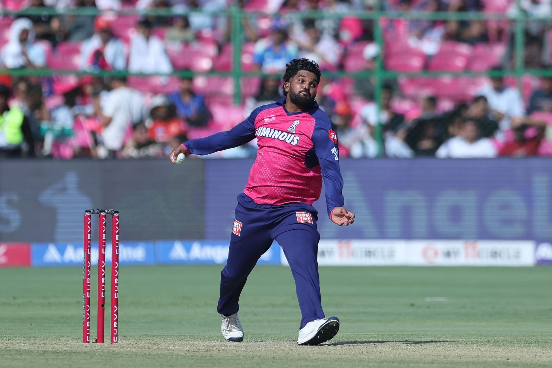 Wanindu Hasaranga struggled in his role of spin-bowling all-rounder for RR in IPL 2025 [Credit: Getty]