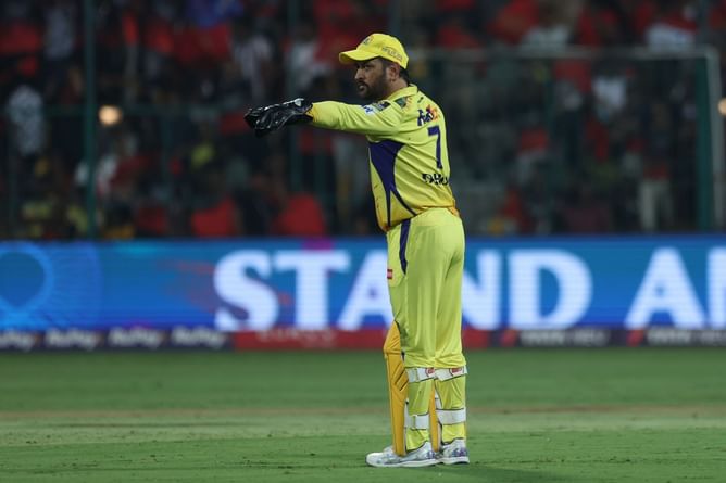 MS Dhoni attends US Open 2025 quarterfinal featuring Novak Djokovic [Watch]