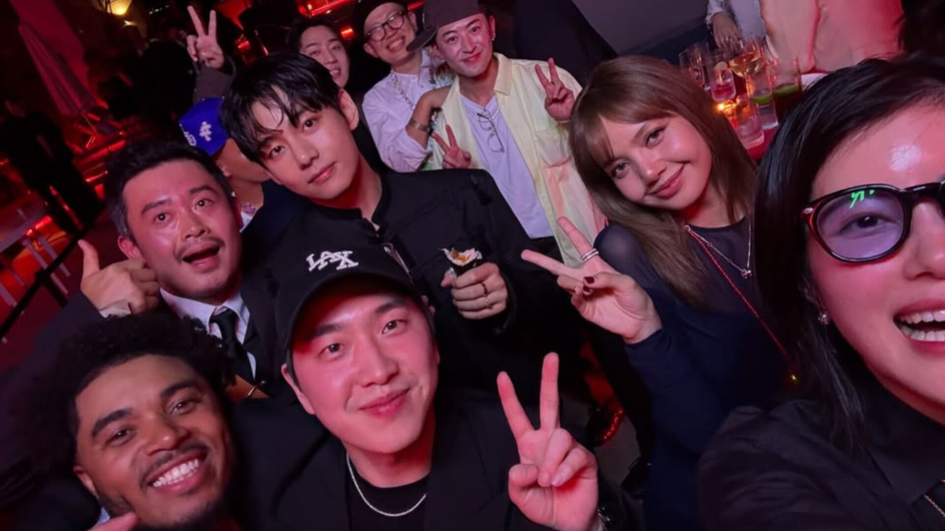 The viral picture of the BTS star holding gimbap (Image via Instagram/@tbhits)