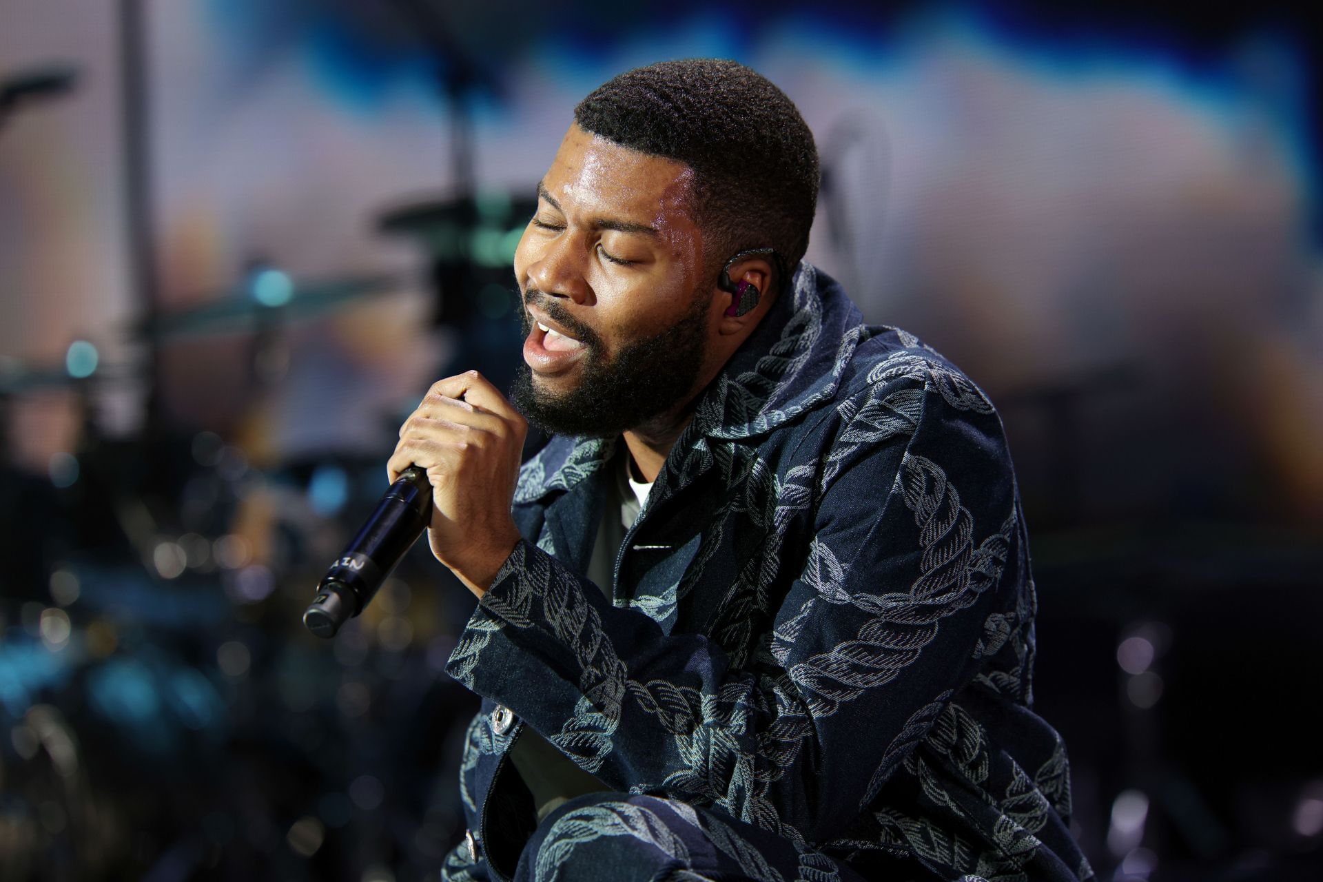 Khalid at the iHeartRadio Y100&#039;s Jingle Ball 2024 (Image via Alexander Tamargo/Getty Images)