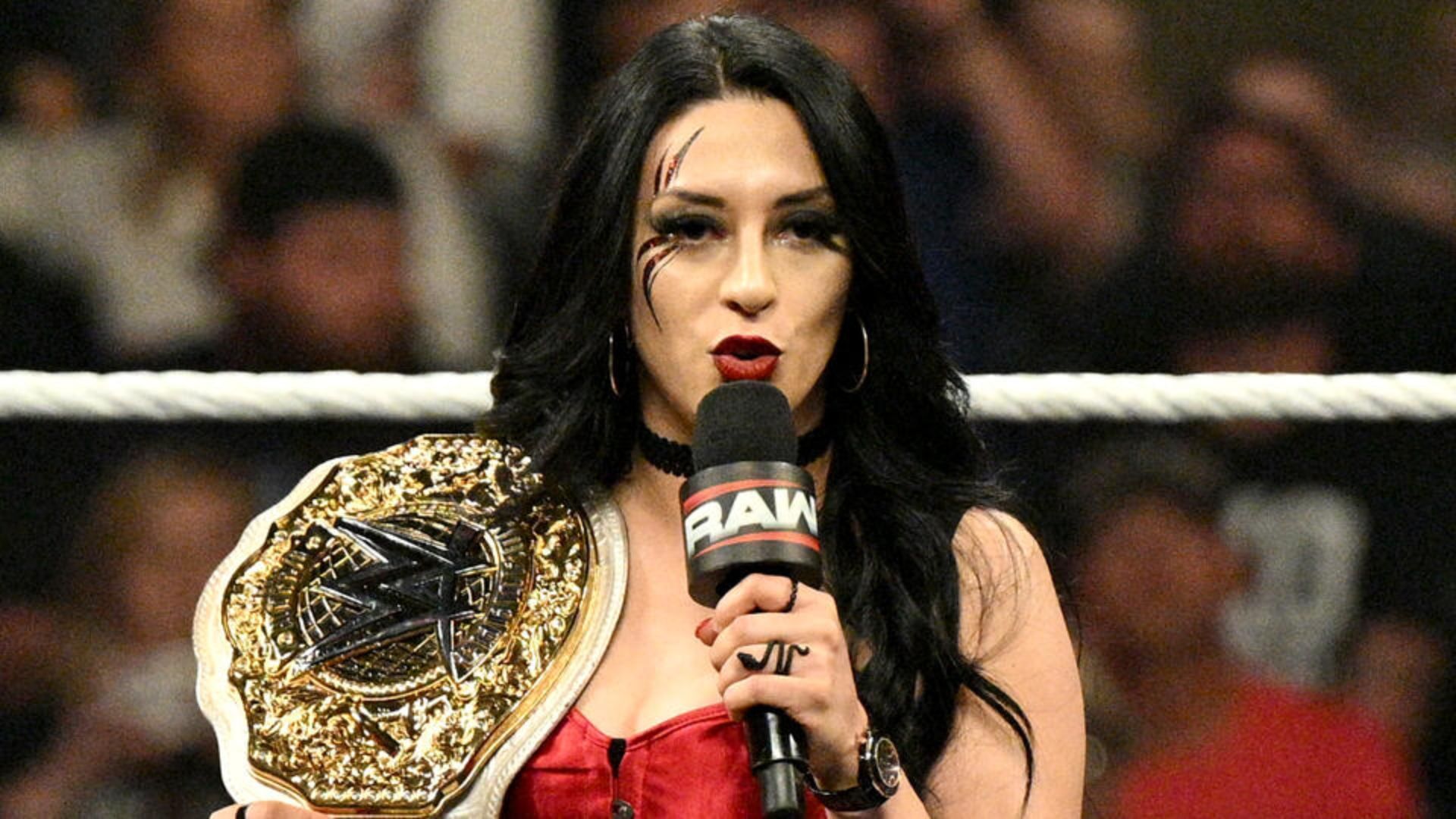 Stephanie Vaquer is the new Women