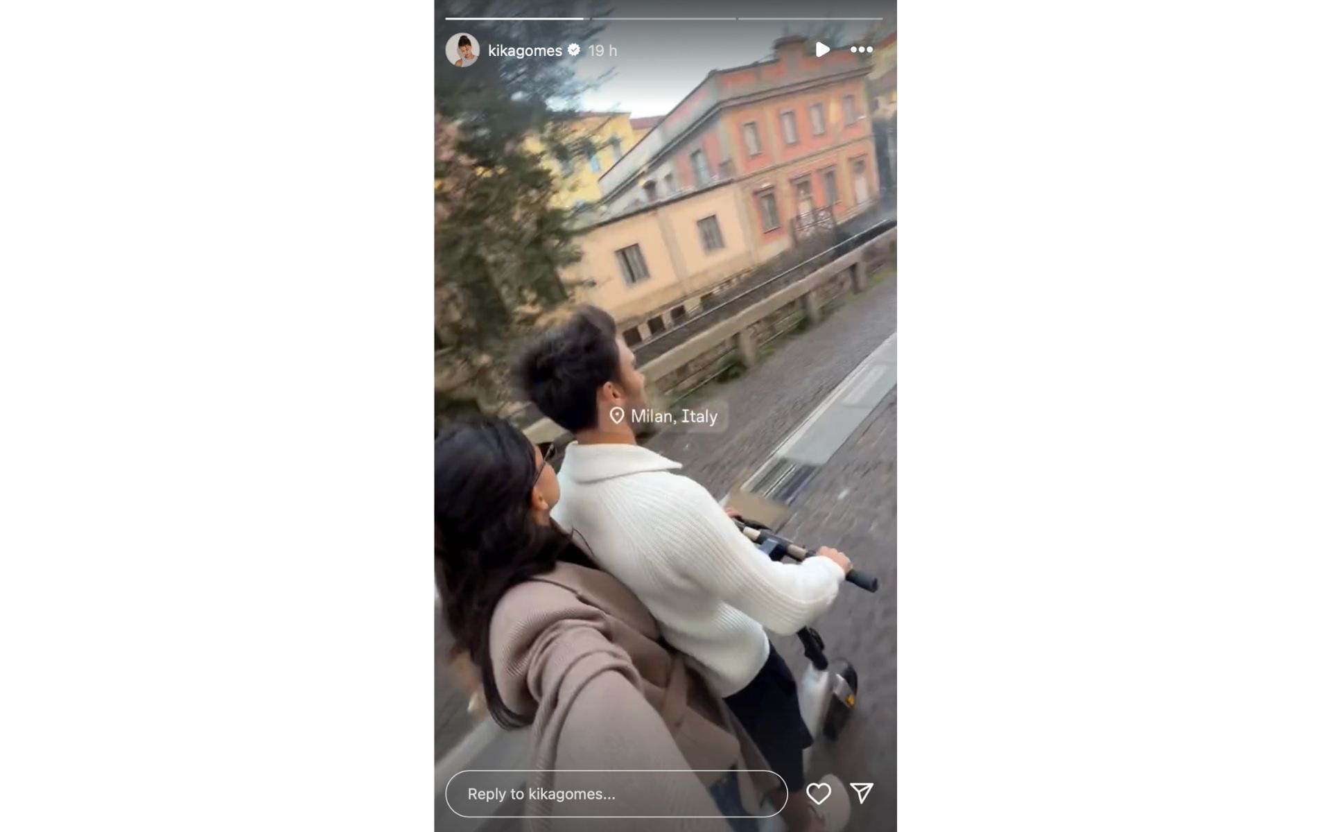 Kika Gomes and Pierre Gasly riding through the streets of Milan, Italy, on an e-scooter | Source: Instagram/@kikagomes