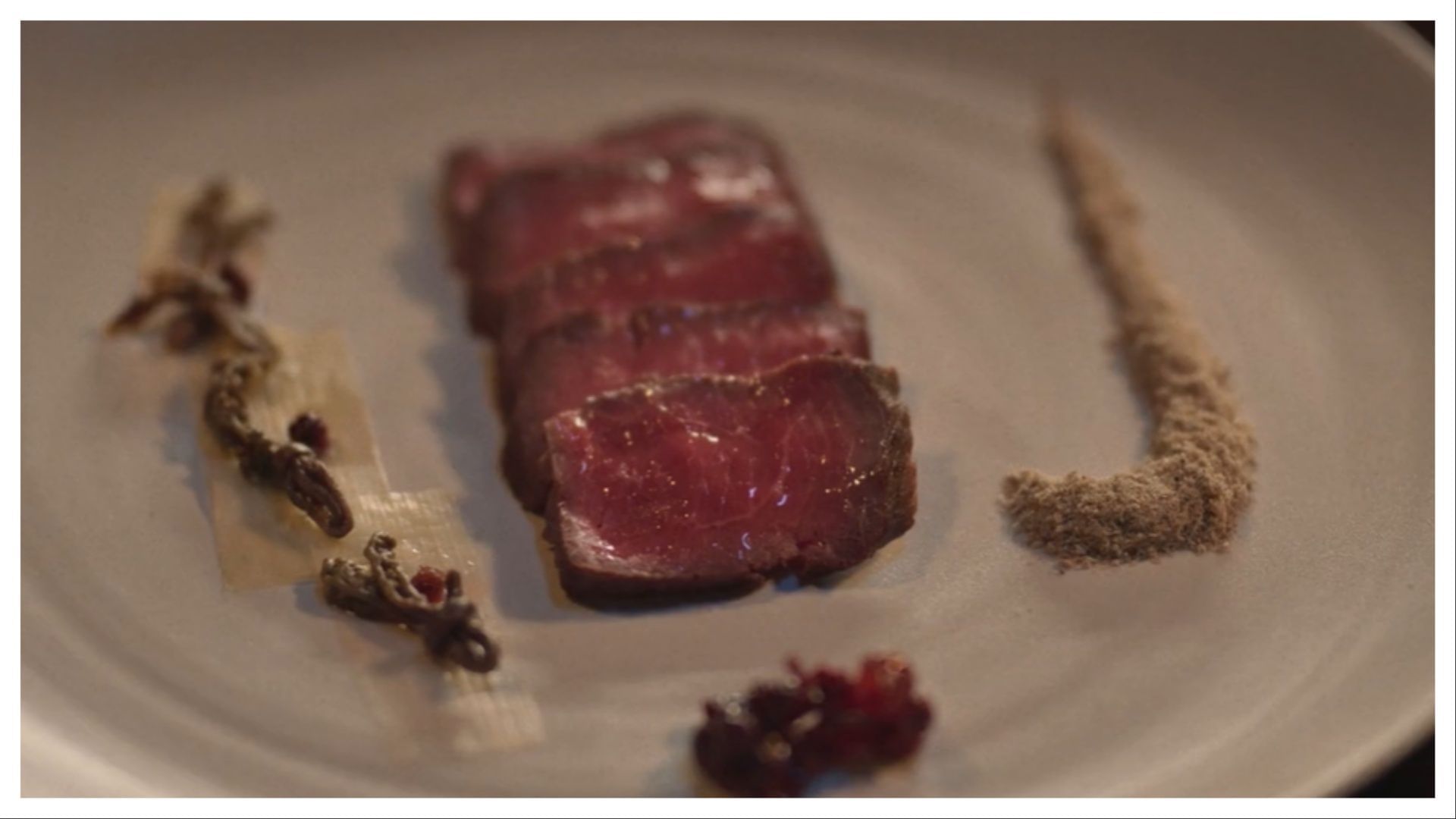French-style steak (Image via Netflix)
