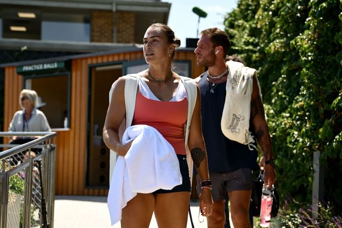 Aryna Sabalenka apologizes to boyfriend Georgios Frangulis after he playfully calls her out over New York photodump