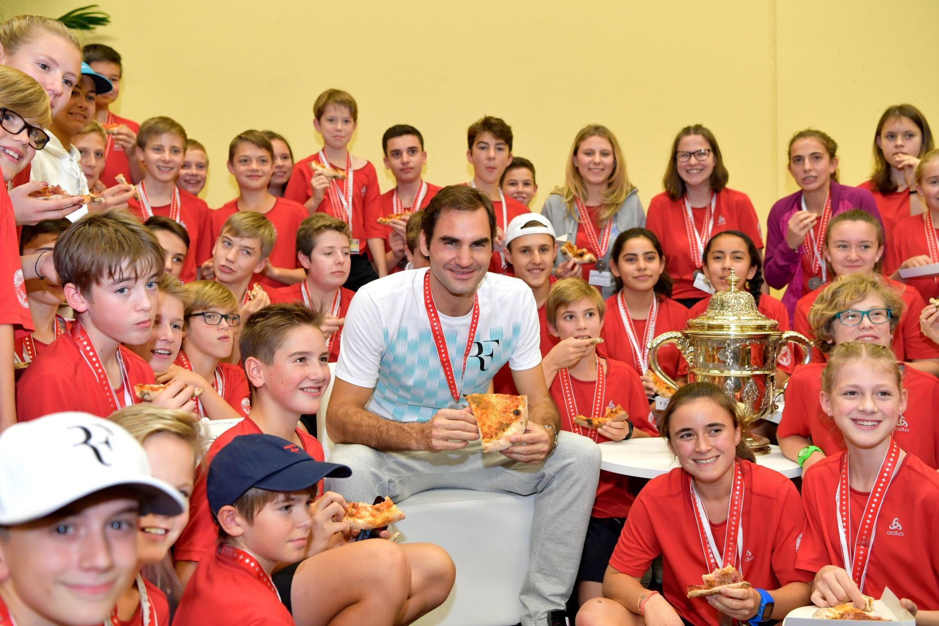 Roger Federer poses with a few kids at Swiss Indoors Basel 2019 | Image Source: Getty