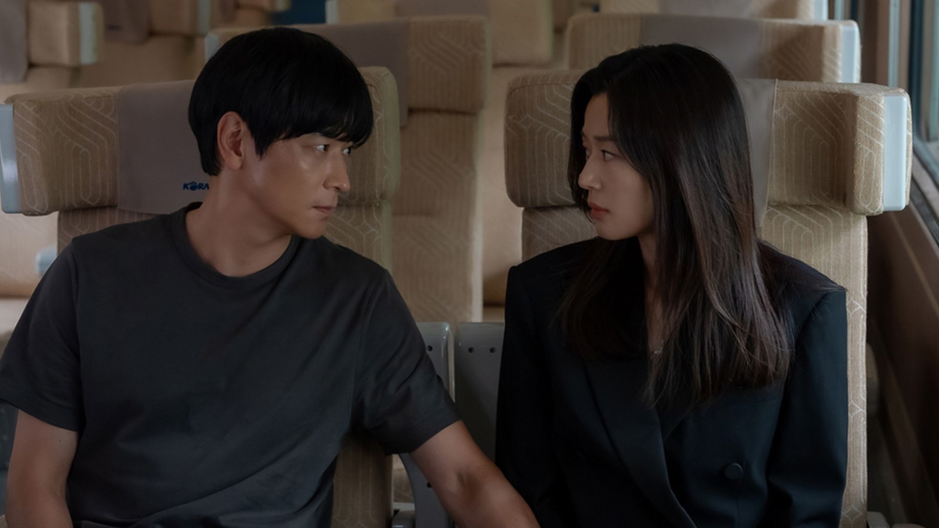 Jun Ji-hyun as Seo Mun-ju and Gang Dong-won as Baek San-ho in Tempest (Image via X/@DisneyPlusKR)