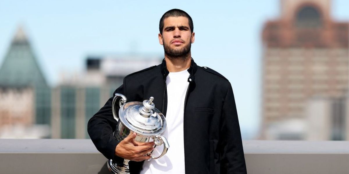 Carlos Alcaraz poses with the 2025 US Open men