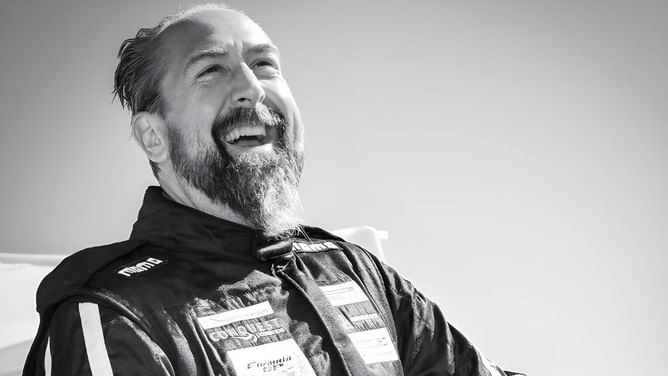 "RIP my friend", "Awful news": IndyCar world reacts as veteran photographer Chris Bucher dies battling cancer