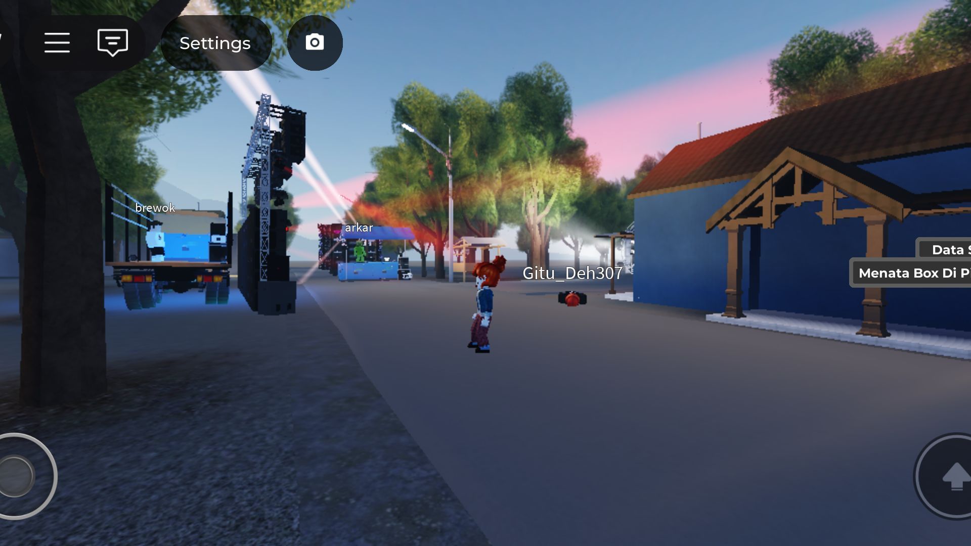 Clarity over Resonance game lobby with rigs (Image via Roblox)