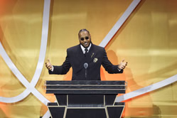 "Kiyan was borderline embarrassed": Fans react as Carmelo Anthony 'finally acknowledges' his daughter with touching public shoutout at HoF ceremony