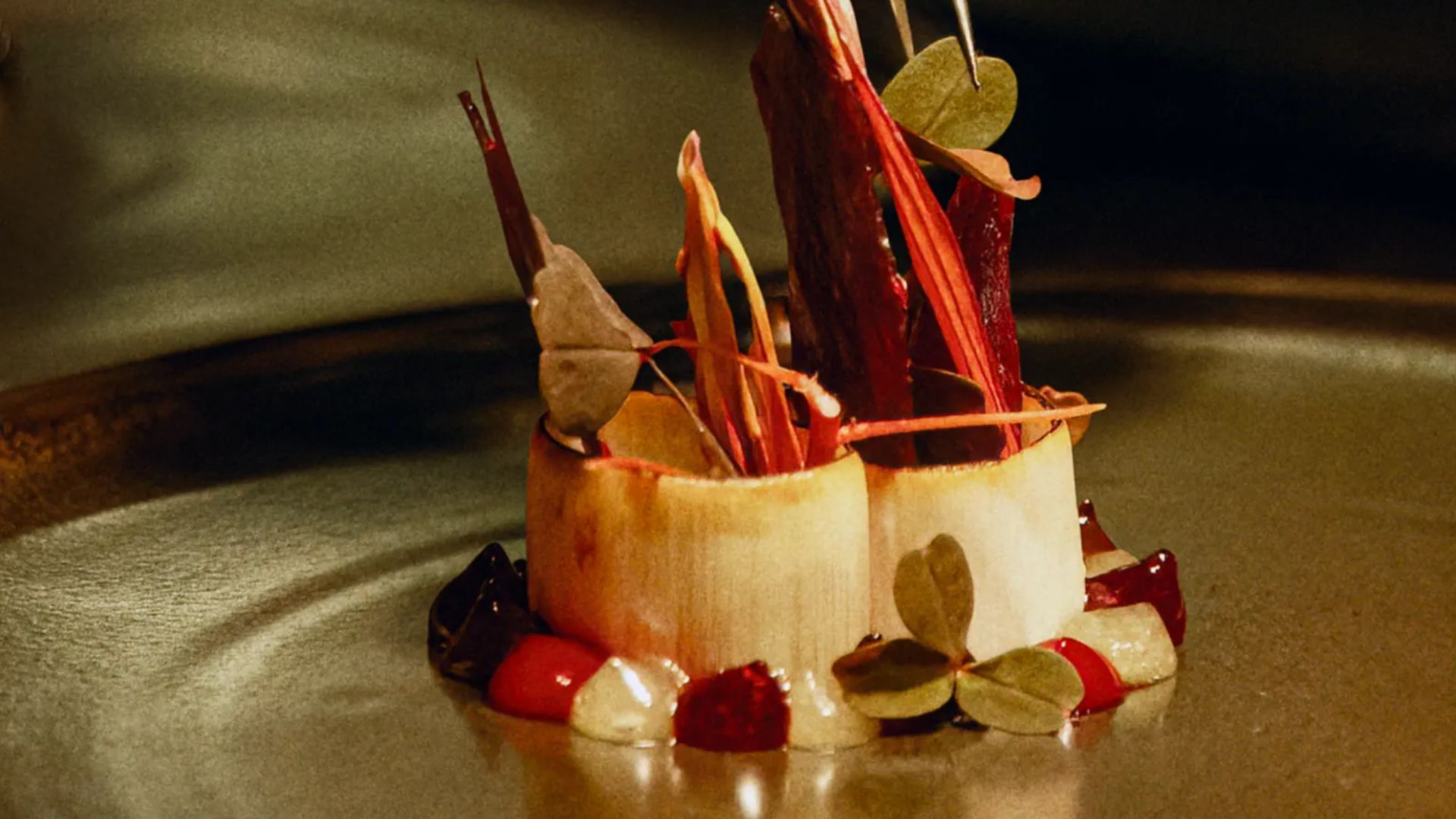 Knife Edge: Chasing Michelin Stars is an eight-episode documentary series (Image via Apple TV+)