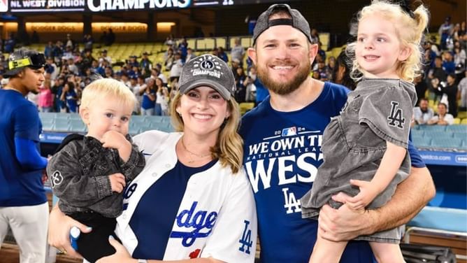Max Muncy’s wife Kellie kicks off weekend with chill Taylor Swift music and poolside sunshine with kids Sophie and Wyatt