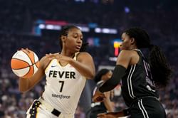 "Turn the game off type of play": Fever fans react after Temi Fagbenle fools three Indiana players with immaculate fake